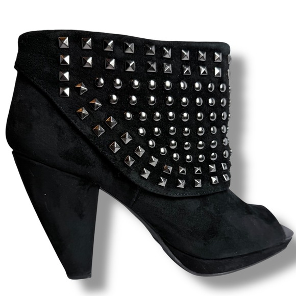 NIB Kenneth Cole Reaction Silver Studded Black Suede Open Toe Booties Size 9.5 - Picture 1 of 13